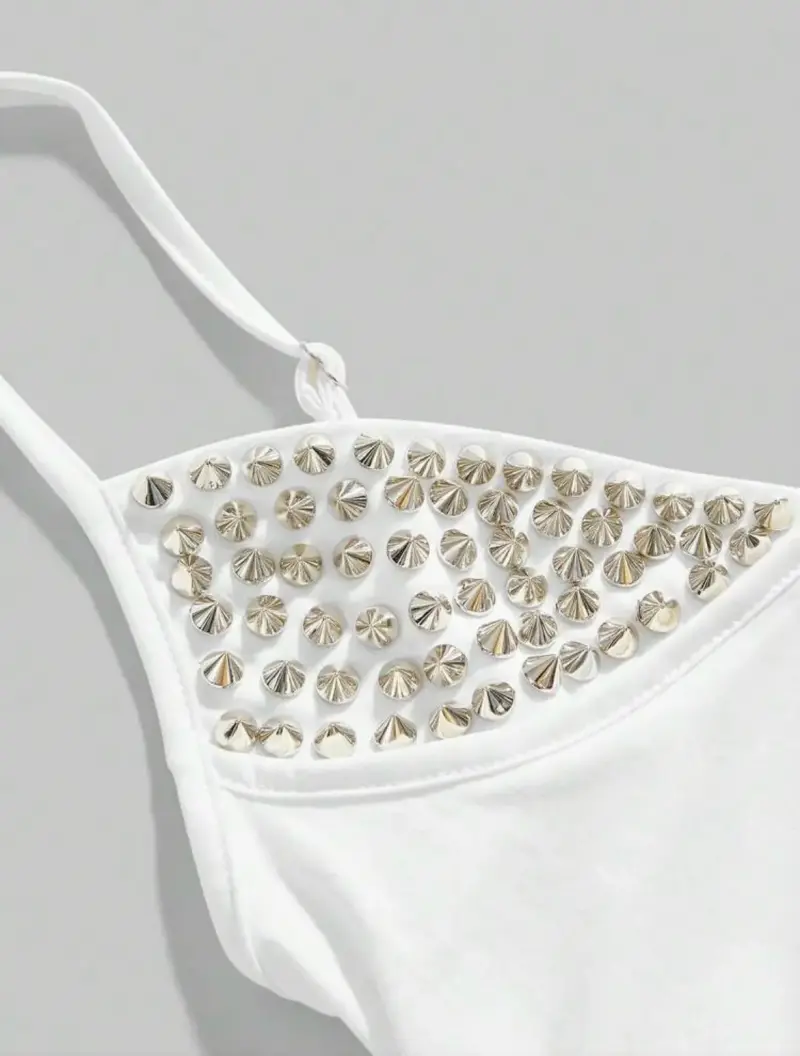 Top blanco con tachas metálicas - 2