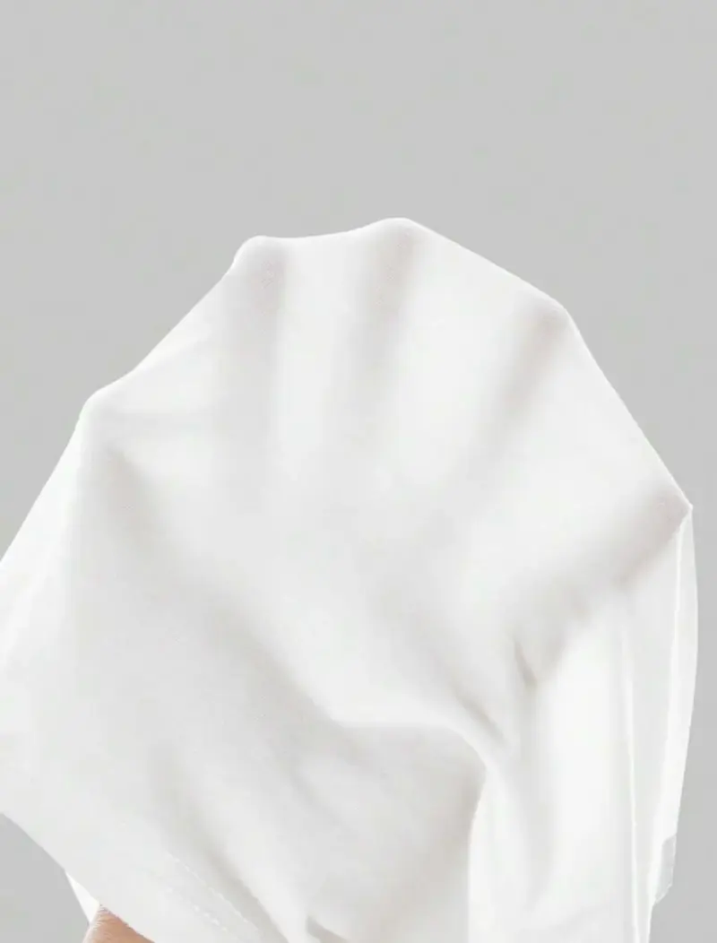 Top blanco con tachas metálicas - 5