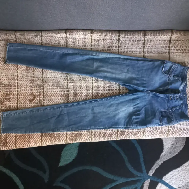 Jeans de mezclilla azul usados - 2