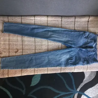 Jeans de mezclilla azul usados - miniatura 2