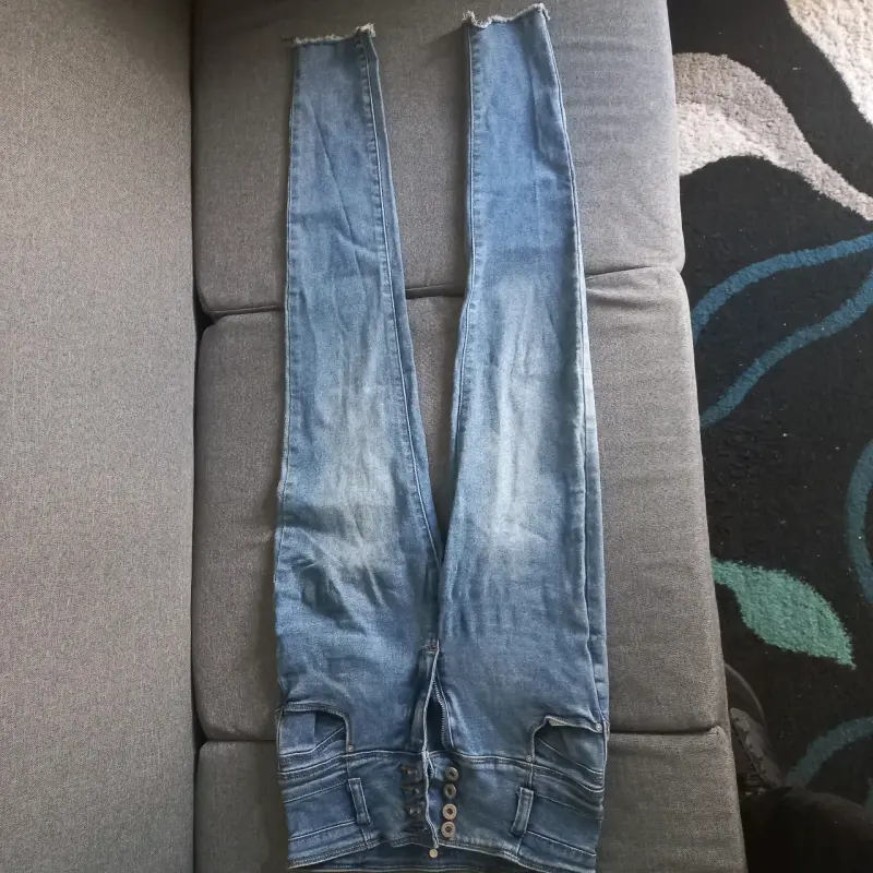 Jeans de mezclilla azul usados - 3