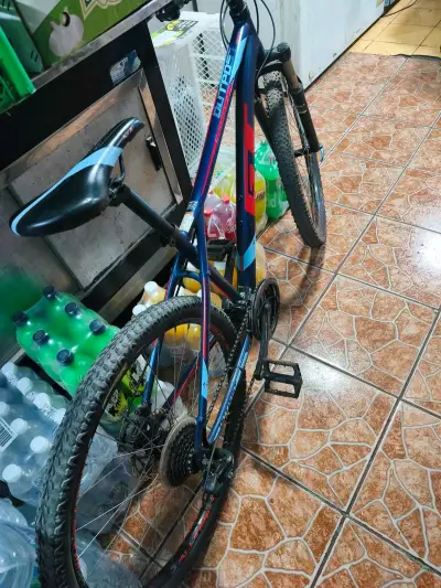 Bicicleta montaña GT azul - miniatura 3