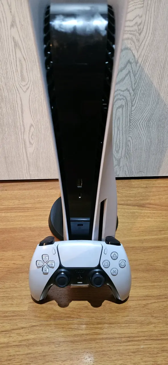 Consola Playstation con mando - 2