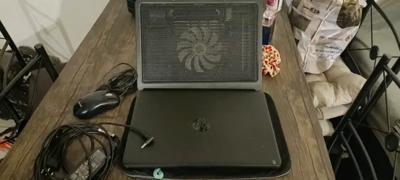 Laptop HP pantalla - 2