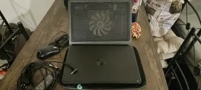 Laptop HP pantalla - miniatura 2