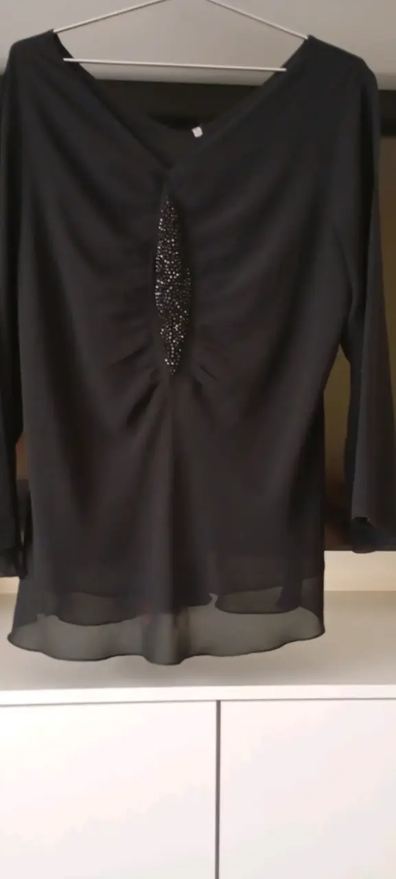 Blusa negra con detalle brillante - 2
