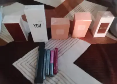 Set de perfumes y cosméticos - miniatura 1