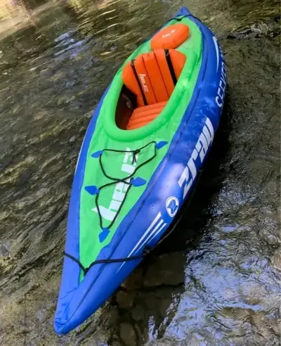 Kayak inflable azul y verde - miniatura 1