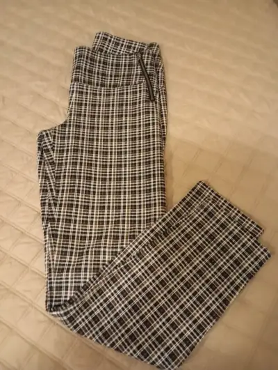 Pantalón de cuadros en blanco y negro - miniatura 4