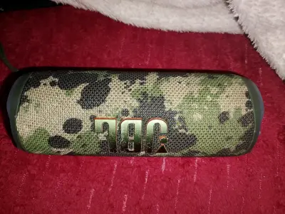 Parlante portátil camuflado - miniatura 1