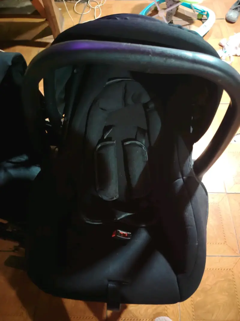 Coche y silla para bebé negra - 2