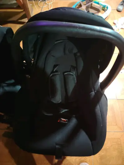 Coche y silla para bebé negra - miniatura 2
