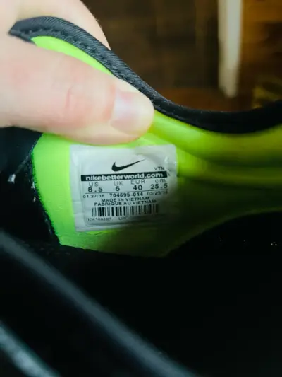 Zapatillas deportivas negras y verdes - miniatura 3