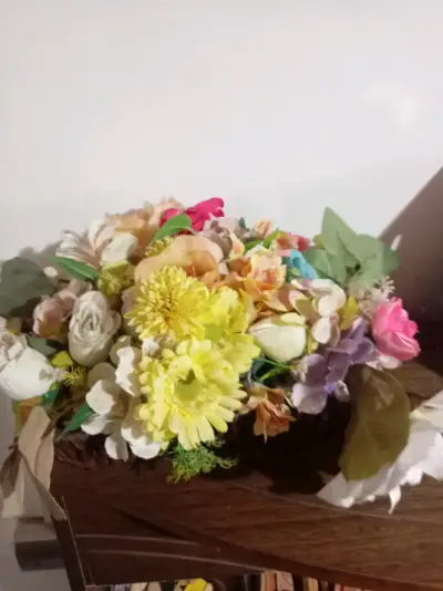 Arreglo floral artificial variado - miniatura 1