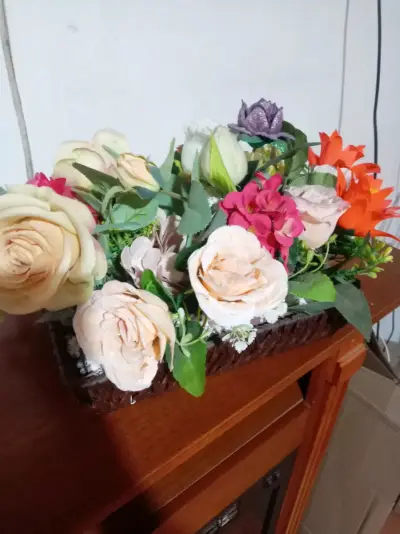 Arreglo floral artificial variado - miniatura 2