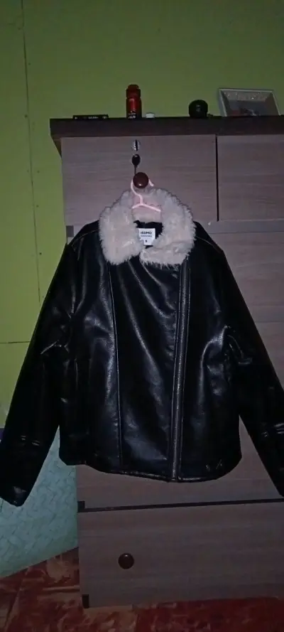 Chaqueta negra con forro y polar por dentro - miniatura 1