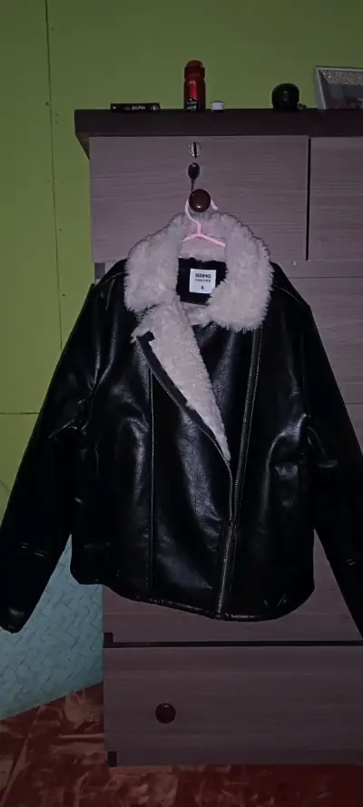 Chaqueta negra con forro y polar por dentro - miniatura 2