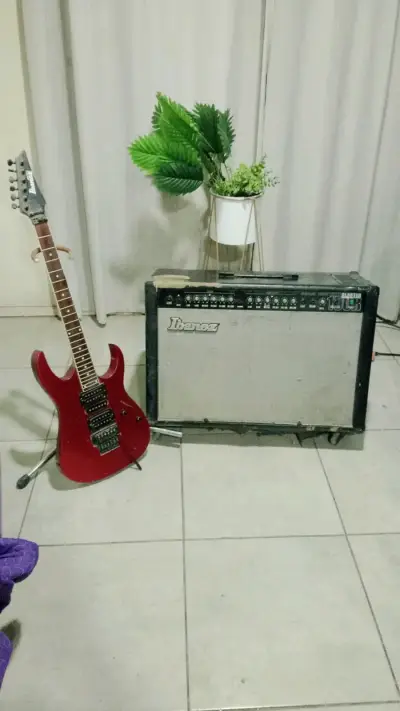 Guitarra eléctrica roja con amplificador - miniatura 1