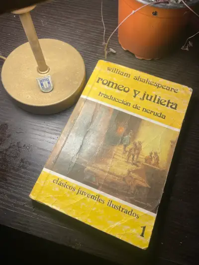 👑Libro Romeo y Julieta traducido por Neruda - miniatura 1