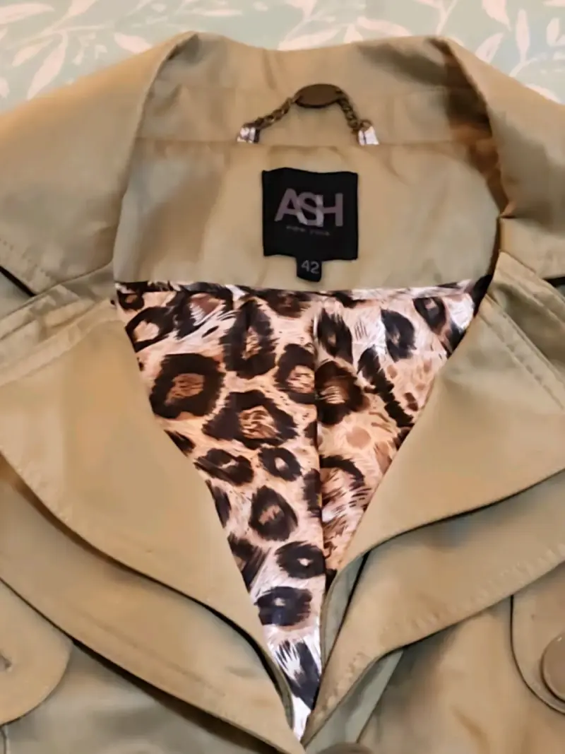 Abrigo trech beige con estampado leopardo - 3