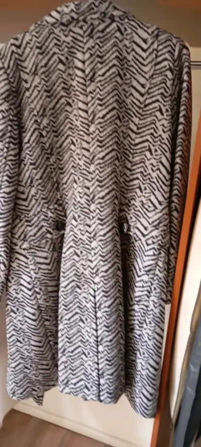 Abrigo de mujer estampado animal print - miniatura 1