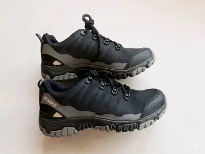 Zapatillas trekking Brahma negras - miniatura 1