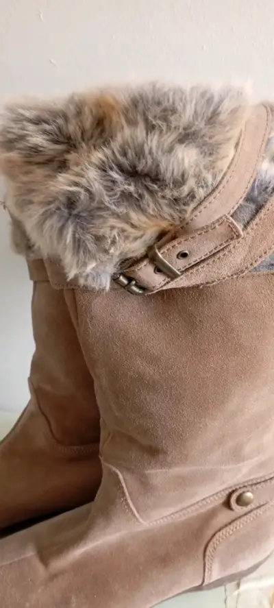 Botas de gamuza con forro peludo - miniatura 2