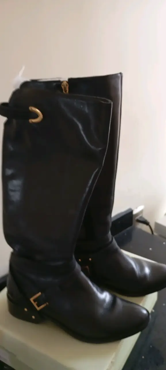 Botas negras de cuero con hebillas - 3