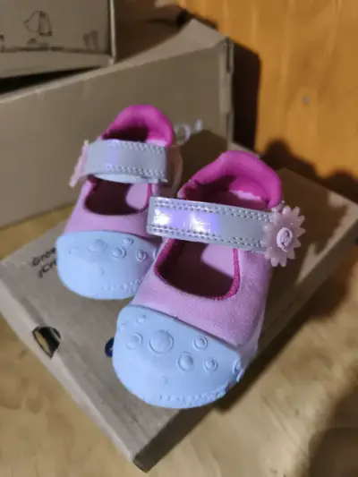Zapatos de bebé rosados - miniatura 3