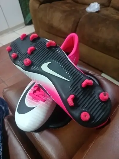 Zapatos de fútbol rosa - miniatura 3