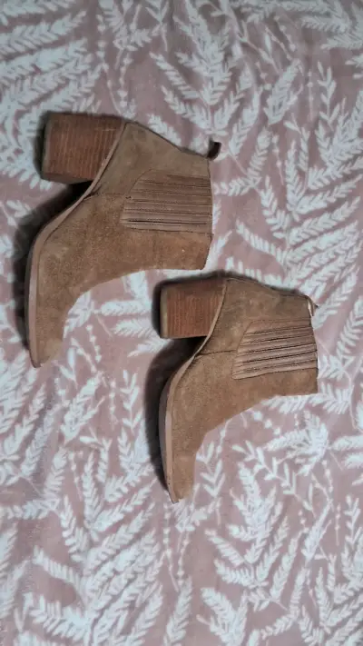 Botines de gamuza café - miniatura 1