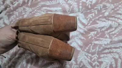 Botines de gamuza café - miniatura 3