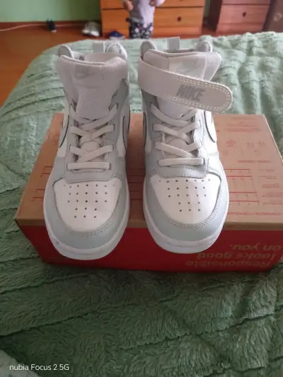 Zapatillas Nike blancas altas - miniatura 1