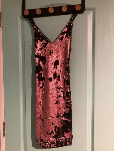 Vestido de lentejuelas rosado - miniatura 1