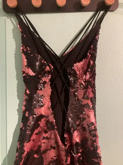 Vestido de lentejuelas rosado - miniatura 3
