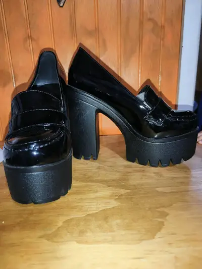 Zapatos de charol negros - miniatura 1