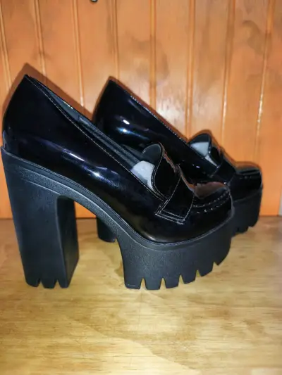 Zapatos de charol negros - miniatura 2