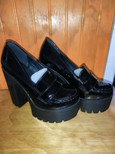Zapatos de charol negros - miniatura 3