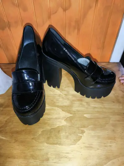 Zapatos de charol negros - miniatura 4
