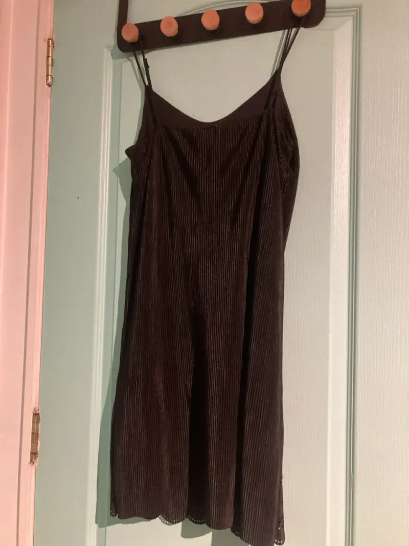 Vestido negro de tirantes - 2