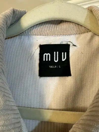 Chaqueta tipo cotele beige con botones - miniatura 2
