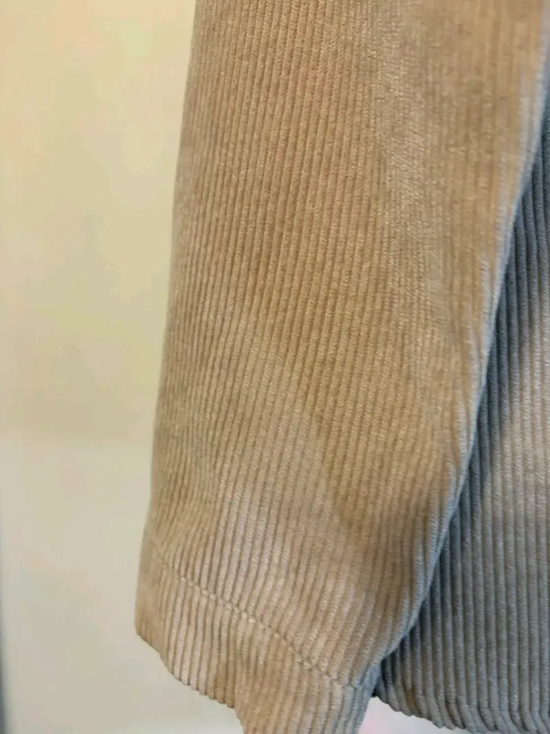 Chaqueta tipo cotele beige con botones - 3