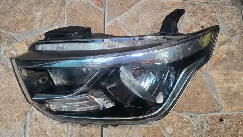 Foco delantero para Hyundai H1 2018-2021