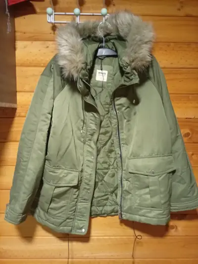 Parka verde con capucha de pelo - miniatura 1