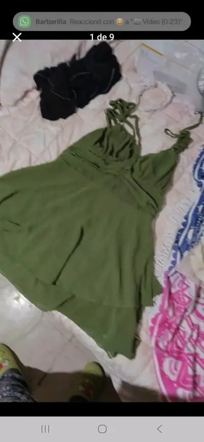 Vestido verde con vuelo - miniatura 2