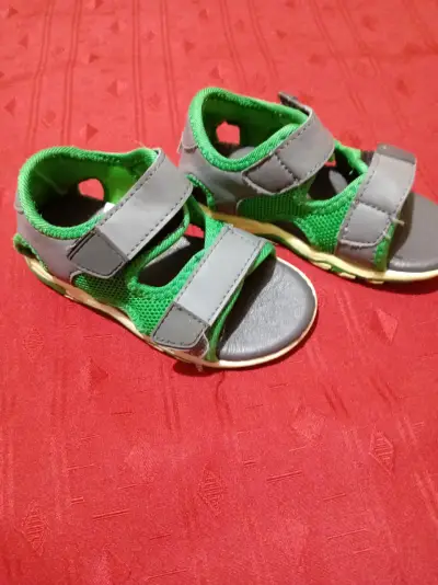 Sandalias verdes para niño - miniatura 1