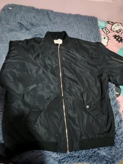 Chaqueta negra impermeable - miniatura 1