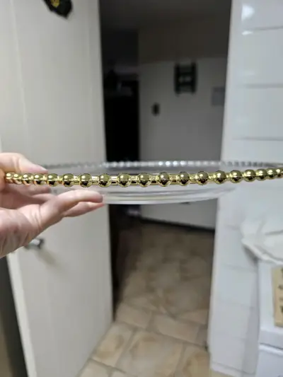 Plato decorativo con borde dorado - miniatura 1