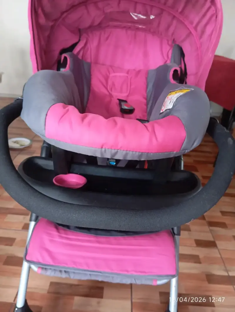 Coche de bebé rosado - 4