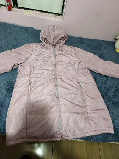 Parka rosada con capucha - miniatura 1